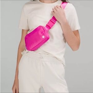 NWT lululemon everywhere belt bag sonic pink